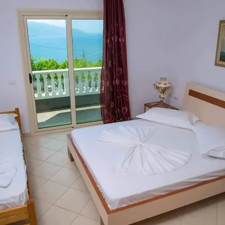 View 360° شقة Radhimë